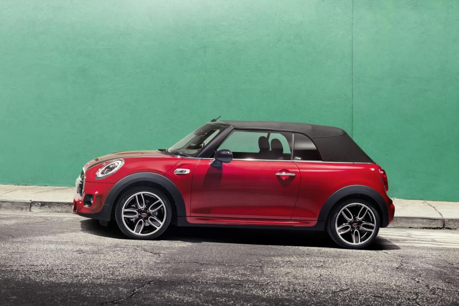  Mini Cooper S Cabrio JCW Package 2015 года  (UK) (фото 2 из 30)